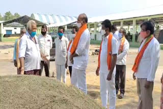 Bjp Kisan Morcha state president Kondapalli Sridharreddy demanded to buy grain