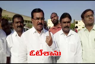 minister-niranjan-reddy-casted-his-vote-in-wanaparthy-district