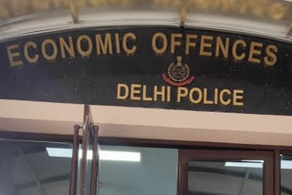 Delhi police arrest two people  crores of fraud in delhi  delhi police  crime in delhi news  delhi fraud latest news  दिल्ली में करोड़ों की ठगी  दिल्ली पुलिस की आर्थिक अपराध शाखा  दिल्ली में दो ठग गिरफ्तार