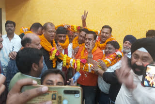 Pankaj Prasad Tiwari's team won by an overwhelming majority in the Ramgarh Chamber of Commerce election