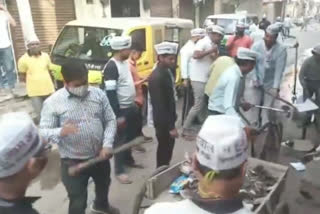 aap workers cleanliness campaign in burari