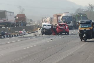 मुंबई-अहमदाबाद महामार्गावर दोन कारचा भीषण अपघात; एकाचा मृत्यू, तीन जखमी