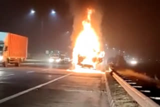 truck full of chemicals caught fire on the Eastern Peripheral Expressway