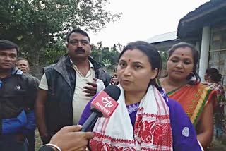 congress-candidate-pallabi-gogoi-start-campaigning-at-teok-constituency