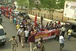 Government bank employees rally