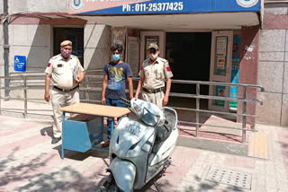 Uttam Nagar Police arrested a vehicle thief