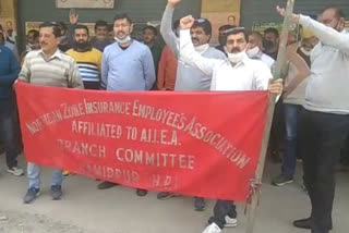 LIC employees protest against central government regarding privatization