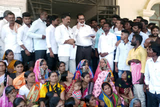 Villagers protest against ration distributor in Muddebihal