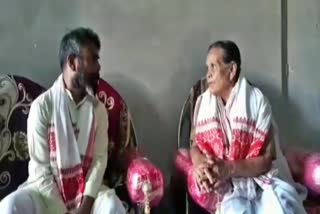 rupjyoti-kurmi-met-akhil-gogoi-mother