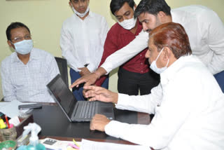 Minister Mohammad Akbar paid scholarship online in raipur