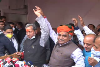 cm-and-bjp-president-took-a-meeting-of-workers