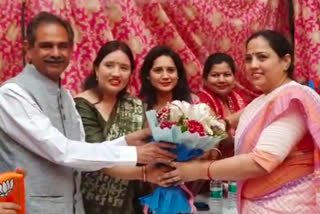 BJP Mahila Morcha honored women for work in Corona era