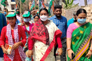 west-bengal-assembly-election-2021-cpim-candidate-monalisa-sinha-and-tmc-candidate-firdousi-begam-in-a-election-campaign-in-sonarpur-north-assembly