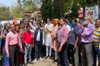 bank personnel sitting in strike in jamshedpur