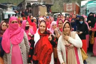 aganwadi workers protest at jammu sirnagar national highway