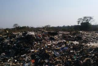 roadside-garbage-in-jamtara, invitation to illness