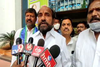 r-krishnaiah-requested-to-increase-funds-to-backward-classes-to-minister-harish-rao-in-hyderabad
