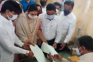 jayashri mahajan filed nomination for mayor election jalgaon mnc