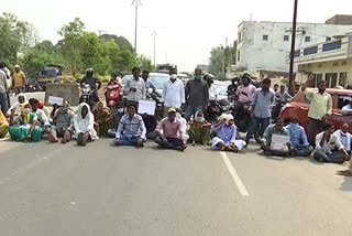 Victims demanding permanent patta for fallow lands at Nizamabad forest office