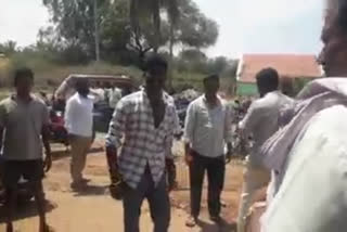 Fight between JDS And Congress workers in Mandya