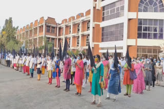 raja-muthiah-medical-college-students-protest-carrying-black-flag