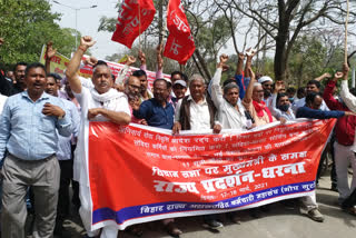 State workers take out assembly march