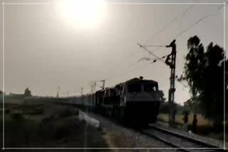 Purnagiri Jansatabdi train runs backwards due to cattle run over between Khatima-Tanakpur section in Uttarakhand