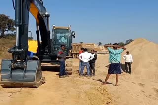 Illegal sand transport in Surajpur district