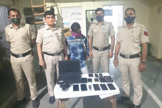 South Delhi Police arrested three for theft