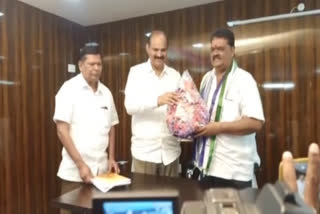 vallabhaneni satyanarayana elected as vuyyuru municipal chairman