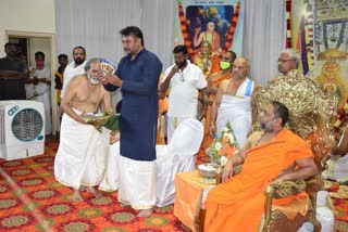 Actor Darshan visits to matharalaya