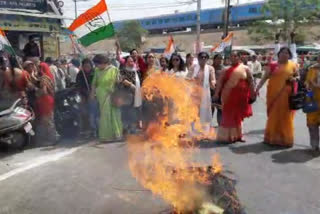 Congress burnt effigy of CM Tirath Singh Rawat on his controversial statement