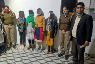 ghaziabad police rescued operation  womens in illegally labor work  ghaziabad police  गाजियाबाद के लोनी इलाके में अवैध मजदूरी  गाजियाबाद में महिलाओं का रेस्क्यू  गाजियाबाद पुलिस का रेसक्यू ऑपरेशन