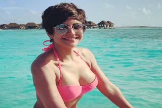 mandira-bedi-doing-bikini-banging-workout-watch-video