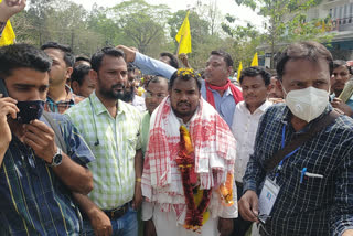 ৰাইজৰ দলৰ প্ৰাৰ্থী আমিনুল হকৰ মনোনয়ন দাখিল