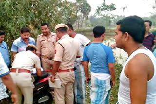 দিন দুপৰতে ডকাইতে লুটিলে লক্ষাধিক টকা