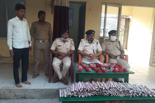 Youth arrested with 400 pieces detonator in Koderma