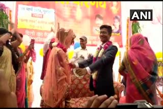 Rewa  farmers  protest  marriage  കർഷക സമരം  Couple ties knot at farmers' protest site in MP's Rewa  Couple ties knot at farmers' protest site  Rewa  രേവ  മധ്യപ്രദേശ്  madhyapradesh  farm bill  കർഷക ബിൽ  strike  protest  പ്രതിഷേധം