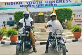Youth Congress farmers' protest Youth Congress members drive 3000 km to spread awareness about farmers' protest Srinivas BV விழிப்புணர்வு பயணம் இளைஞர் காங்கிரஸார் டெல்லி விவசாயிகள் போராட்டம்