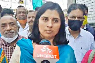 crime in kota  crime news  suket gangrape  Sangeeta Beniwal arrives to meet victim family  नाबालिग से गैंग रेप  रामगंजमंडी न्यूज