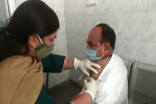 singhu border farmers corona vaccine