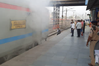 Generator car of Delhi-Lucknow Shatabdi Express catches fire