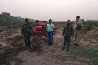 Mining department raids illegal sand in Dhanbad