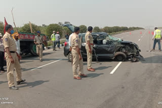 car hits tractor at tukkuguda orr in rangareddy district and si injured seriously