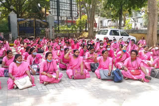 Anganwadi activists protest to drop out of e-survey