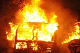 ट्रक में लगी आग  वाहन में लगी आग  आग  हाईवे पर लगी आग  fire in truck  Highway fire  fire  Vehicle fire  Truck fire