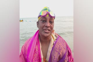 Shyamala Goli  Hyderabad  Swimming  Hyderabad lady swims 30km in 13 hrs 40 mins, sets record  Tamil Nadu News  Talaimannar  Arichal Munai beach in Dhanushkodi  ഹൈദരാബാദ്  ഭാഗ് കടലിടുക്ക്  ശ്യാമള ഗോലി  റെക്കോർഡിട്ട് ഗോലി  നീന്തലിൽ റെക്കോർഡിട്ട് ഹൈദരാബാദ് സ്വദേശി