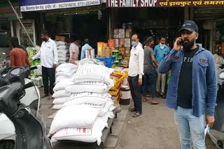 crowd-in-indore-market-before-sunday-lockdown