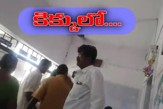 ycp leader create issue in venkatravupalli ward sachivalayam