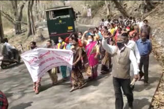 Amanda Khata villager protest for basic facilities